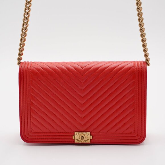 Pre-owned CHANEL Red V-Stitch Wallet on Chain - Picture 1 of 6